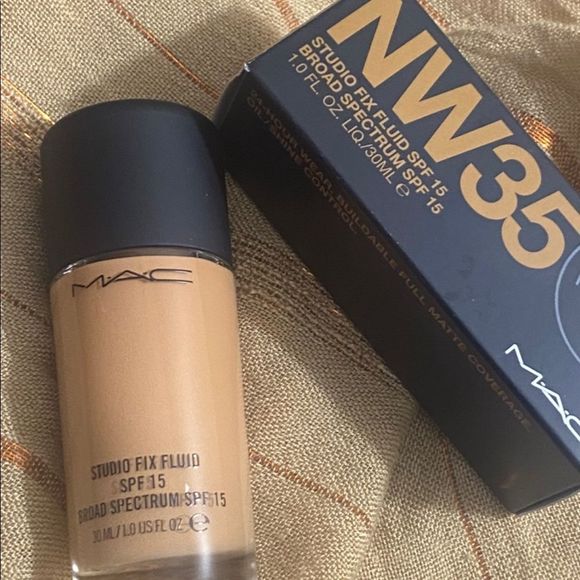 - M-A-C STUDIO FIX FLUID NW35 - Picture 4 of 9